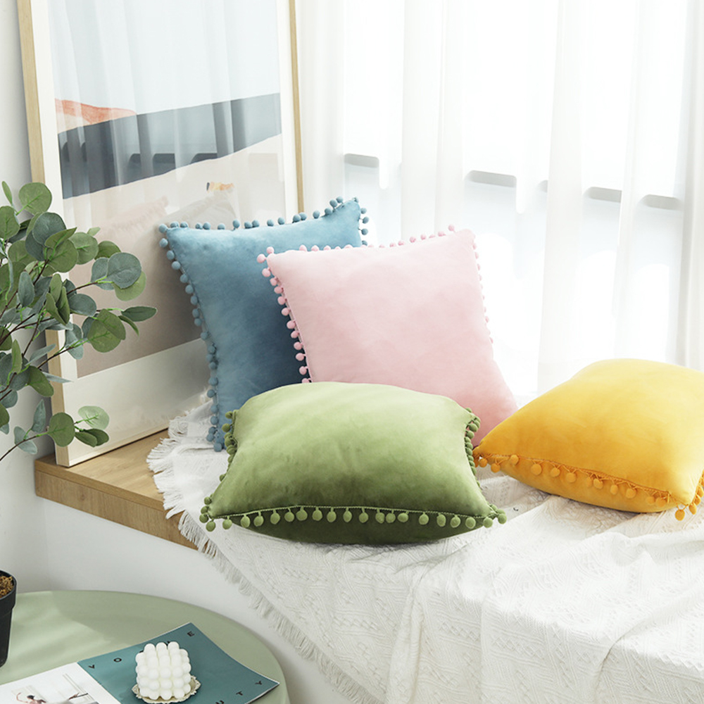 Velvet cushion deco pillow na may pom pom ball fringe