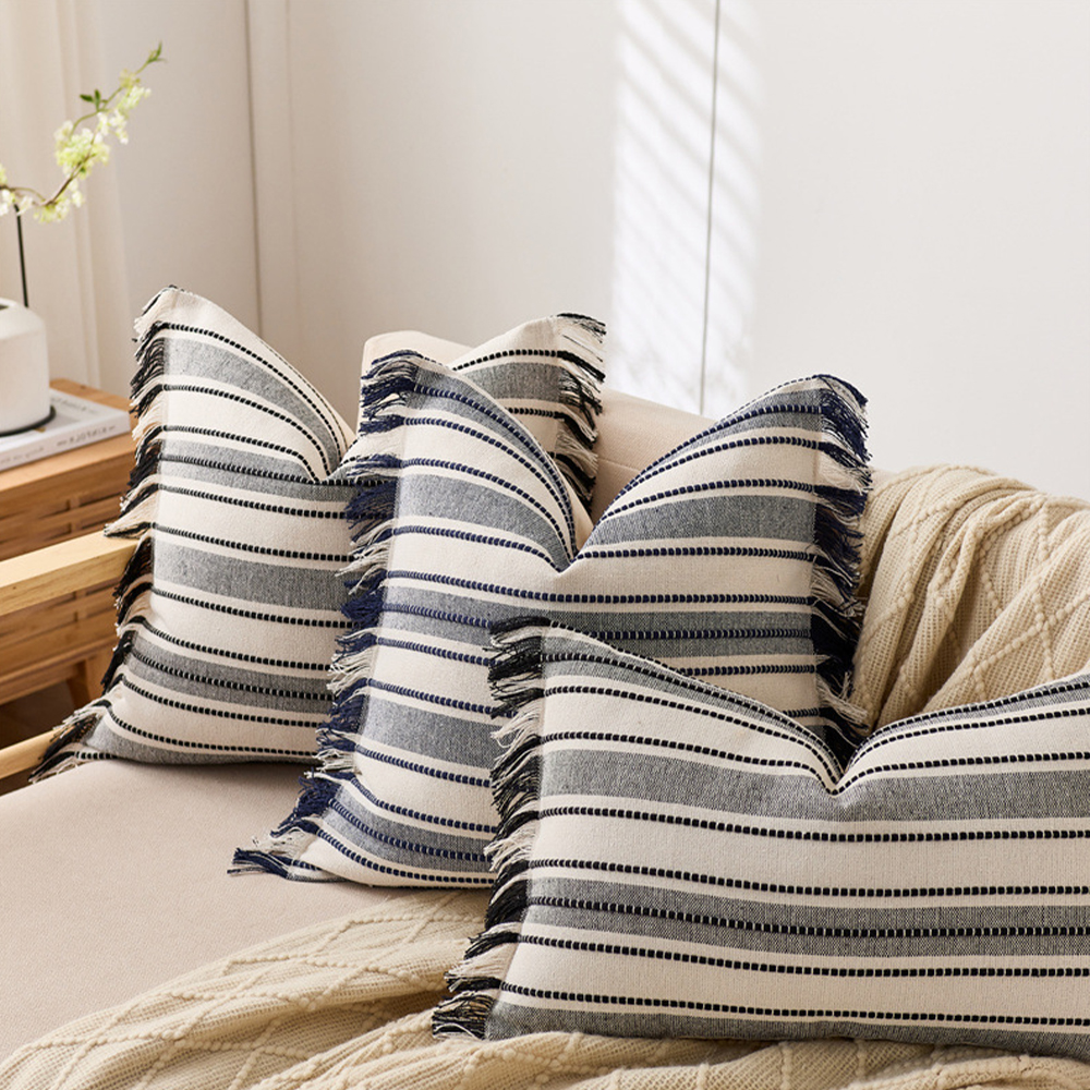Fringed cushion deco pillow na may eleganteng tassel sa gilid